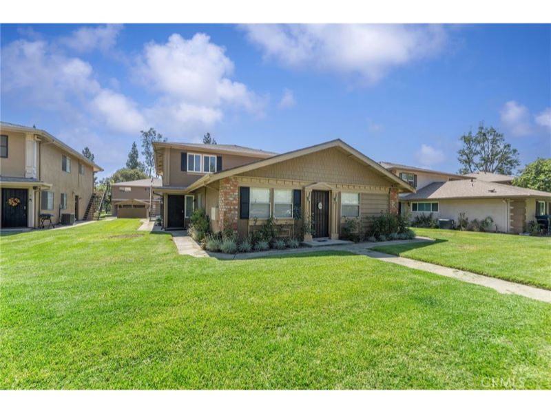978 W Calle Del Sol , 2, Azusa, CA 91702 - MLS# CV25219270 | CENTURY 21